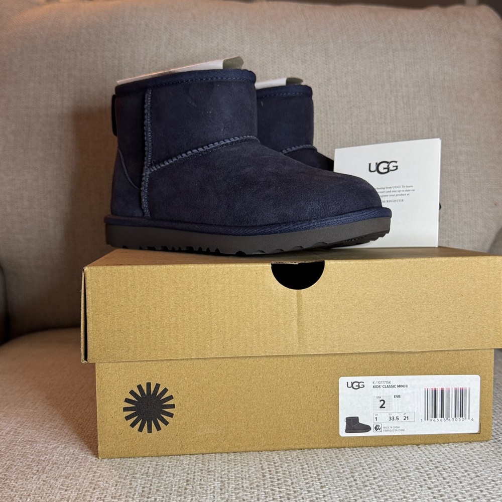 UGG Kids Classic Mini II